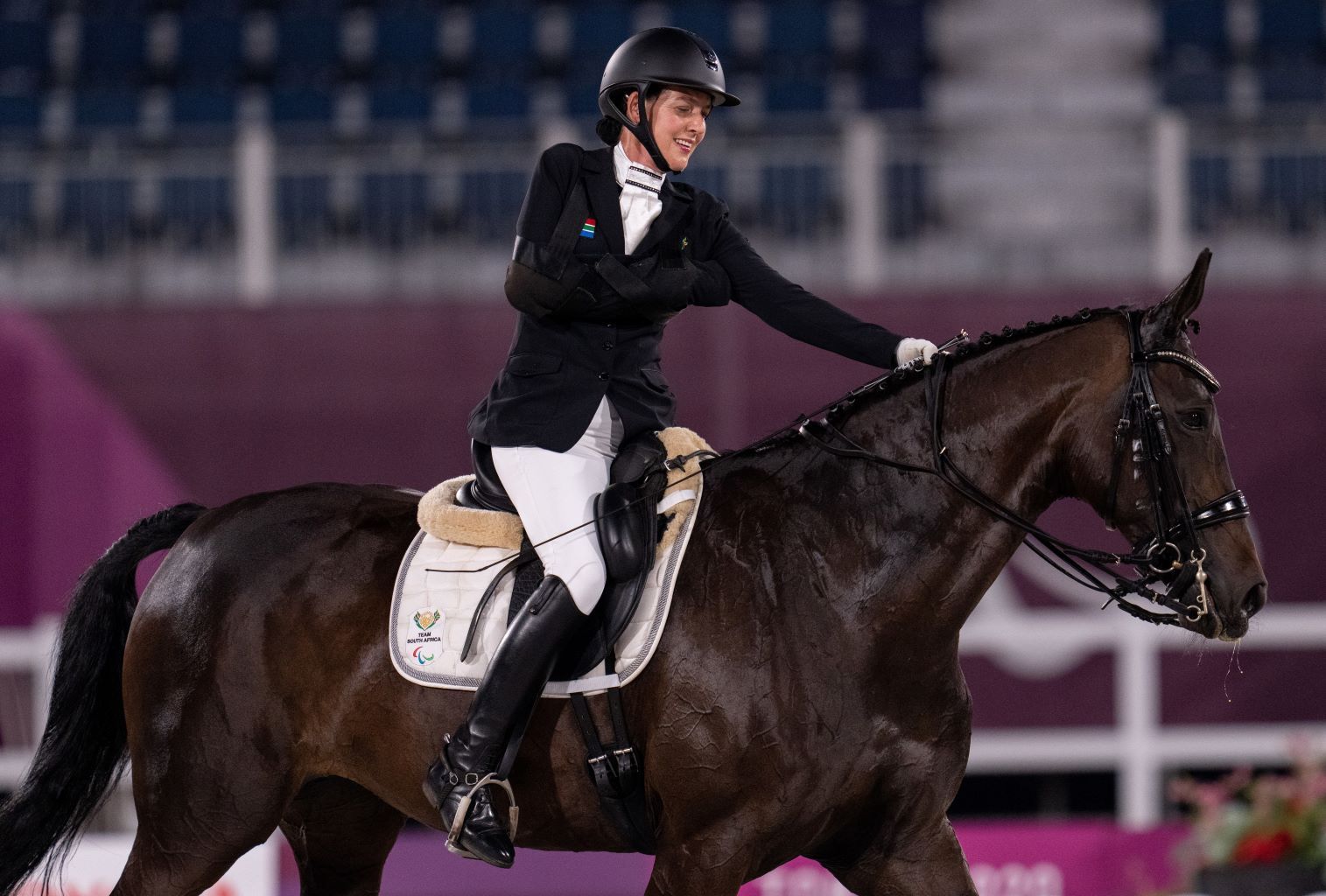  Spectralrunes : Unleash Your Fantasy Equestrian Legacy
